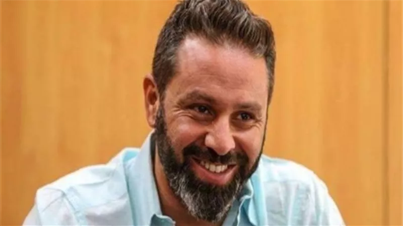 حازم إمام يهنئ منتخب مصر: ربنا يكملها بالصعود