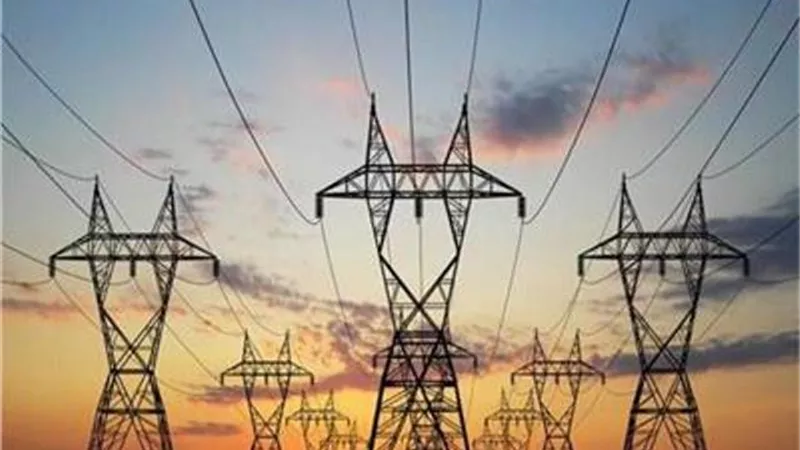 6 نصائح إرشادية للتعامل مع أعمدة الإنارة والكابلات أثناء هطول الأمطار
