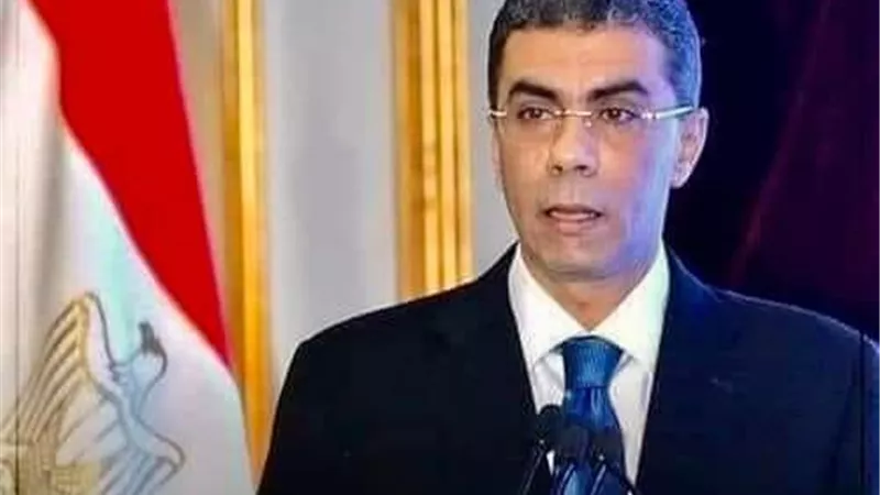 محافظ الإسماعيلية ينعي الكاتب الصحفي ياسر رزق