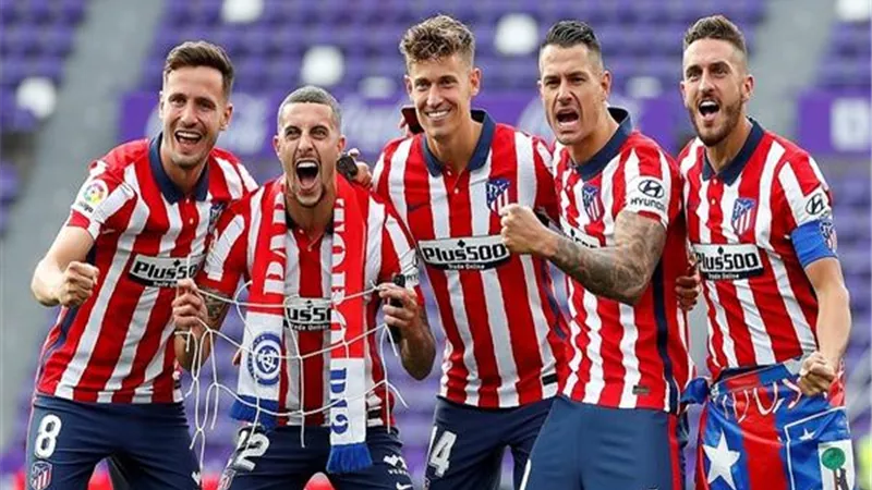 قبل مواجهة برشلونة.. أتلتيكو مدريد يعلن إصابة مدافعه بفيروس كورونا