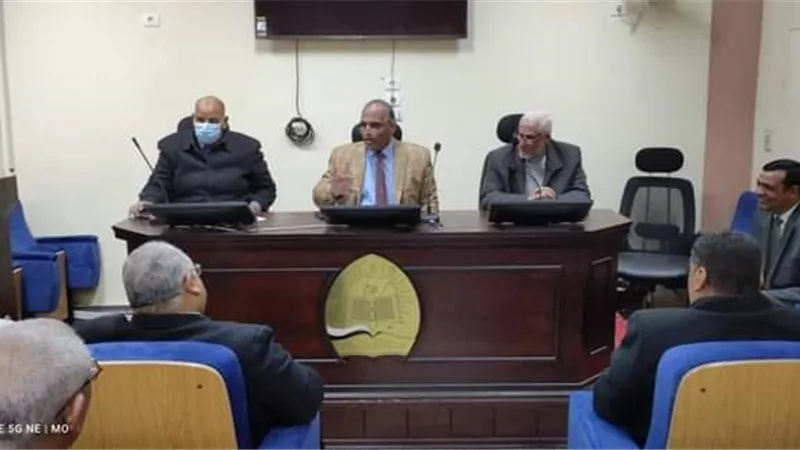 تعليم سوهاج تناقش الاستعدادات النهائية لامتحان الشهادة الإعدادية..صور