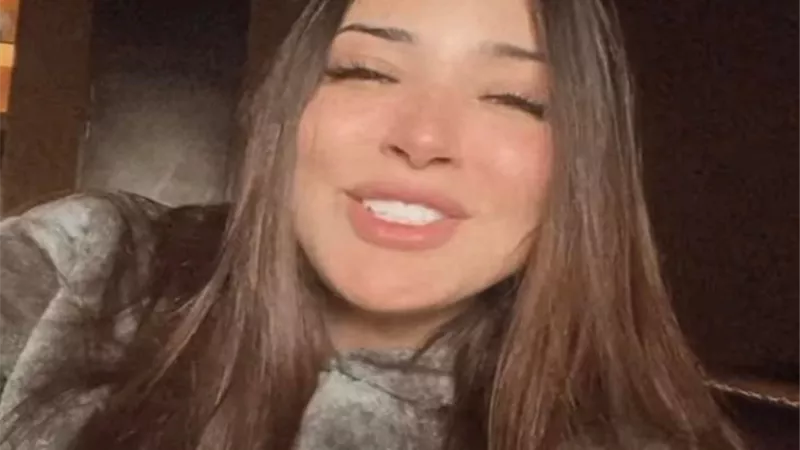 ساندي تغني 