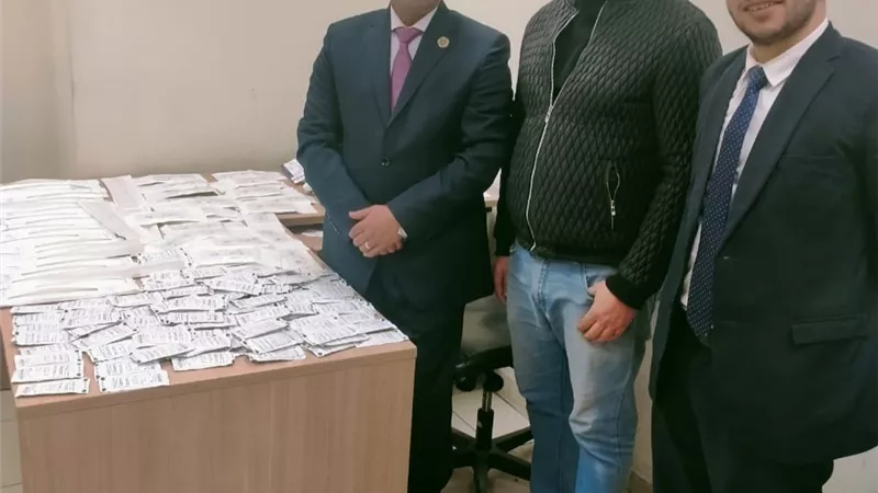 جمارك المطار تحبط تهريب كمية كبيرة من مستلزمات العمليات الطبية والخيوط الجراحية