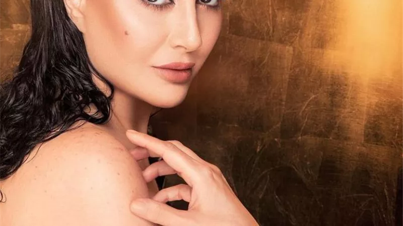 غادة عبدالرازق تجذب الأنظار فى أحدث إطلالتها ..شاهد