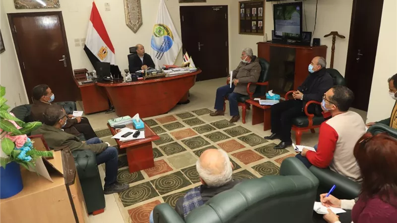 مياه أسيوط تناقش الأعمال الجارية بمرشحة التشيكى وتطوير المعمل المركزى بالمحطة