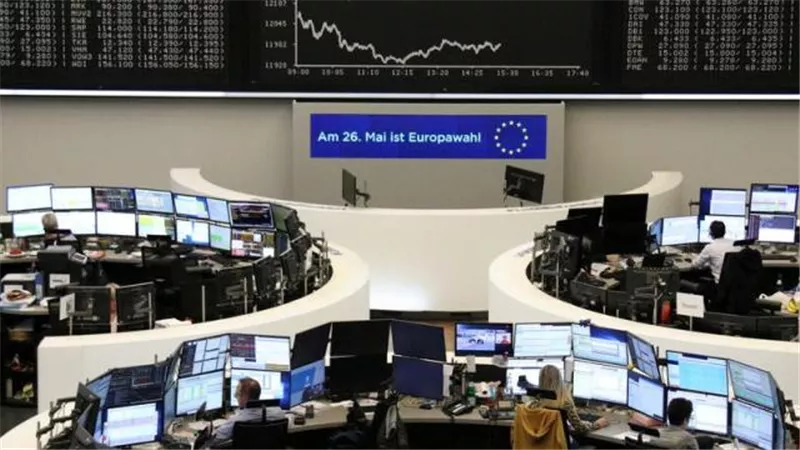 تراجع الأسهم الأوروبية بعد توقف تحفيز البنك المركزى