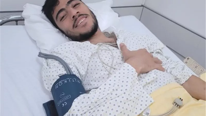 أكرم توفيق يجرى جراحة الصليبى بنجاح .. ويطمئن جمهوره : أنا بخير