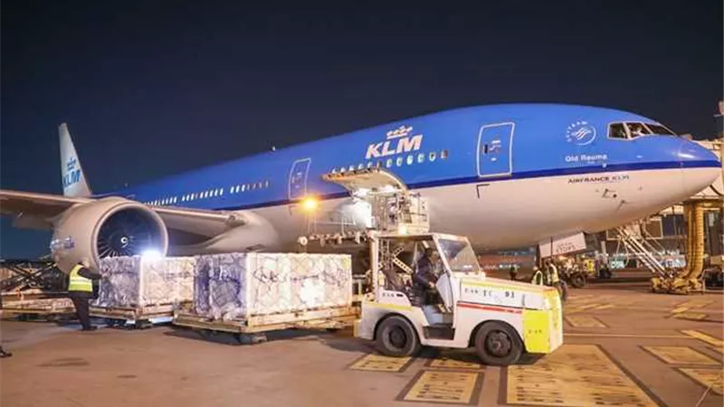 مصر تستقبل 4 ملايين جرعه من لقاح أسترازينكا المضاد لكورونا