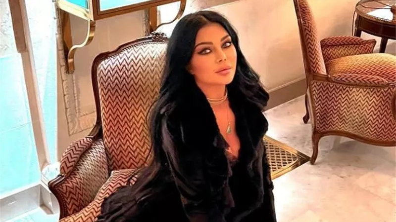 بالأسود .. هيفاء وهبي تشارك جمهورها أحدث إطلالتها ..صور