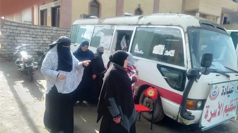 الكشف على ١٧٠٠ مريض بقافلة طبية بقرية فى الشرقية