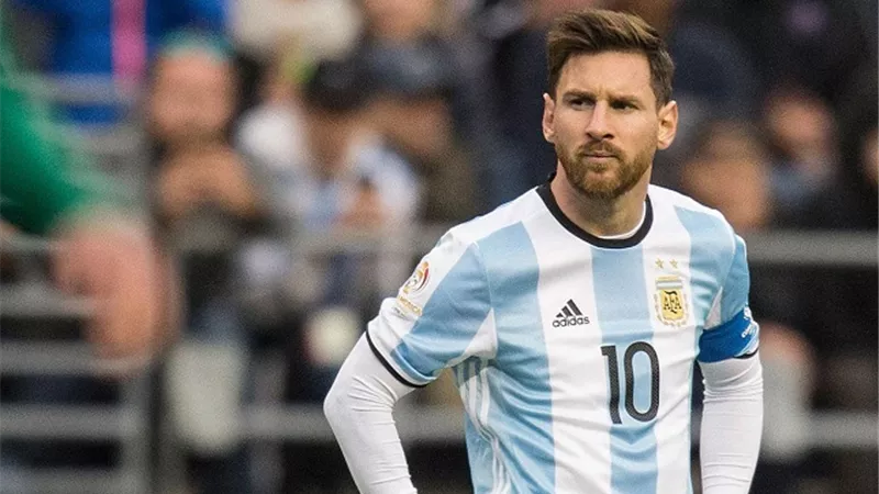 مدرب الأرجنتين يكشف سبب استبعاد ميسي من معسكر المنتخب