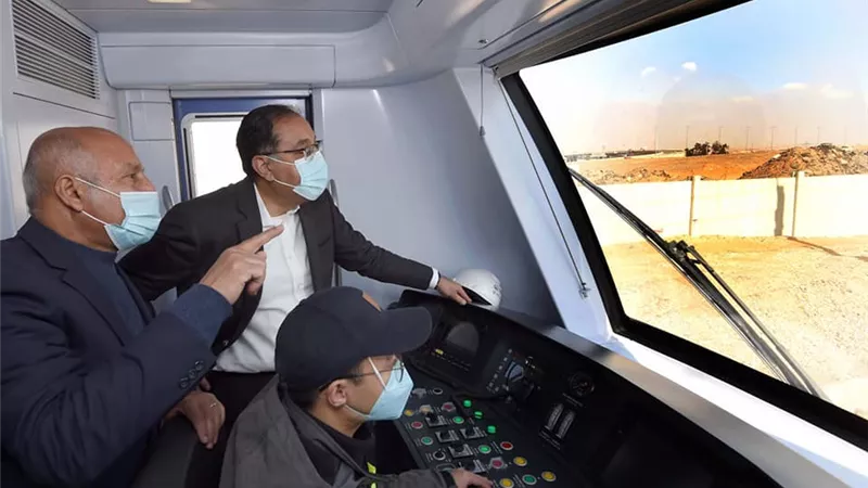 بعد جولة رئيس الوزراء.. 12 معلومة عن القطار الكهربائي الخفيف LRT
