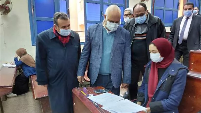 رئيس جامعة بنها يتفقد الإمتحانات والوحدات الإنتاجية بكليتى الزراعة والطب البيطري.. صور