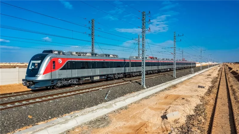 بالصور ..شاهد تشغيل تجريبى للقطار الكهربائي الخفيف ومحطة عدلى منصور التبادلية