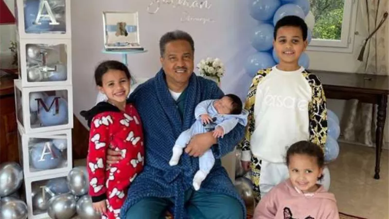 محمد عبده يستقبل مولوده الجديد