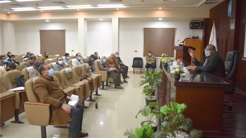 رئيس مياه سوهاج .. رفع عينات مياه الشرب لتكون مطابقة للمواصفات القياسية للجودة