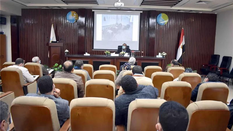 مياه سوهاج تستطلع أراء المواطنين بالمنشاة للتعرف على جودة الخدمات المقدمة