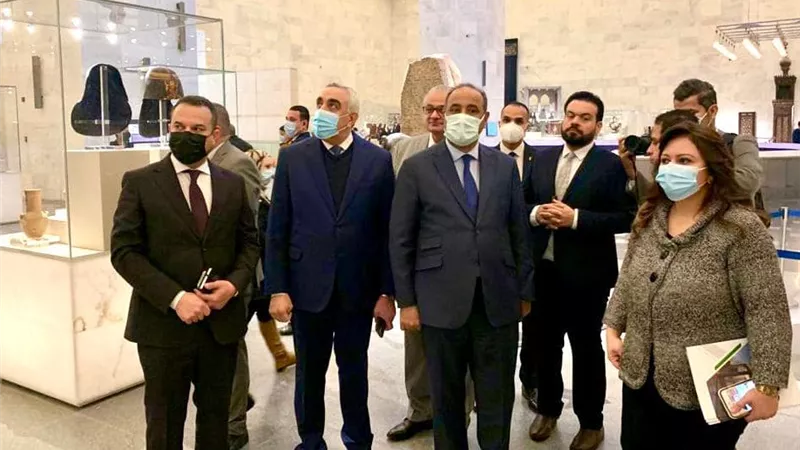وزيرا الثقافة العراقي والليبي يزوران متحف الحضارة