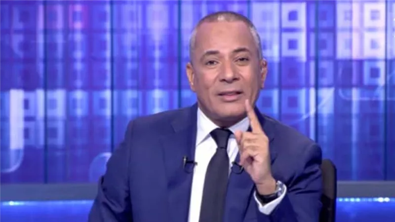 مصريون يشعلون النيران فى صور عملاء بريطانيا أمام مبني المخابرات بلندن.. فيديو