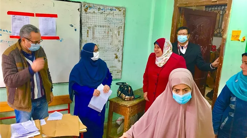 تسريب إمتحان الجبر للشهادة الإعدادية بالمنوفية .. وفوضى فى لجان جريس بأشمون.. صور