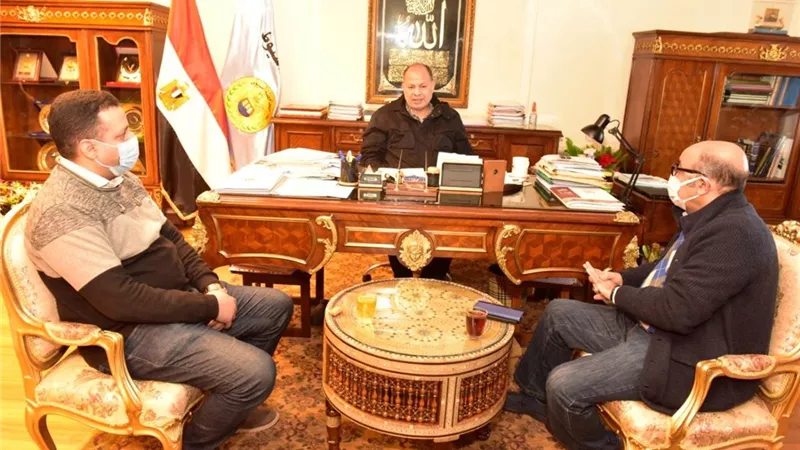 محافظ أسيوط يوجه بمضاعفة الجهود للانتهاء من إنشاء وتطوير 136 وحدة صحية