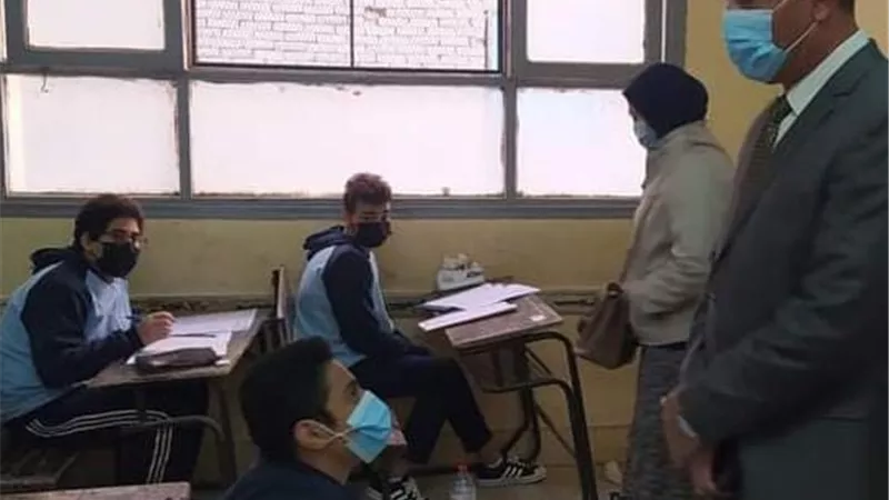 سلومة يتابع امتحانات الإعدادية فى مدارس الهرم