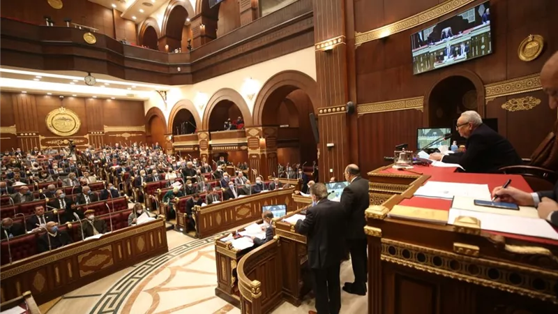 الشيوخ يوافق علي الماده (111) التي تحدد واجبات العامل في قانون العمل