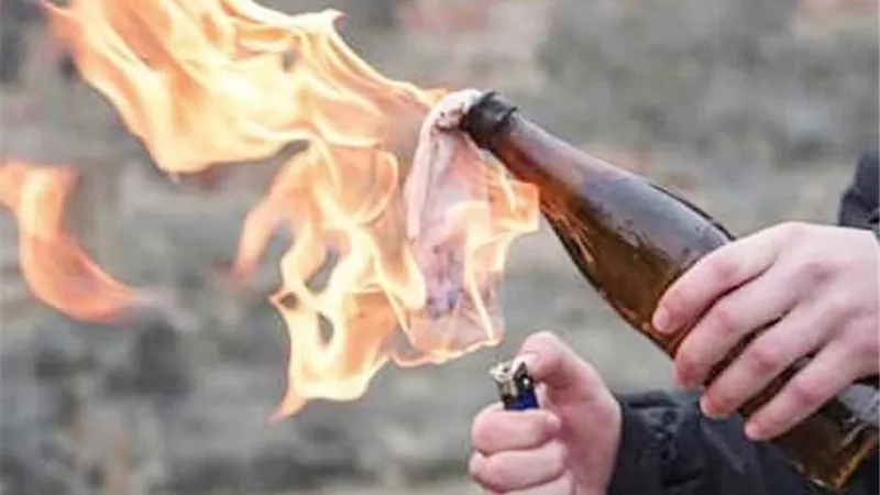 الدم هان.. سائق المنصورة حرق والده