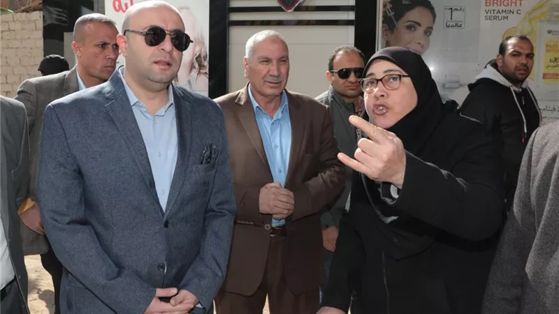 محافظ بني سويف يتفقد المحاور المرورية الجديدة