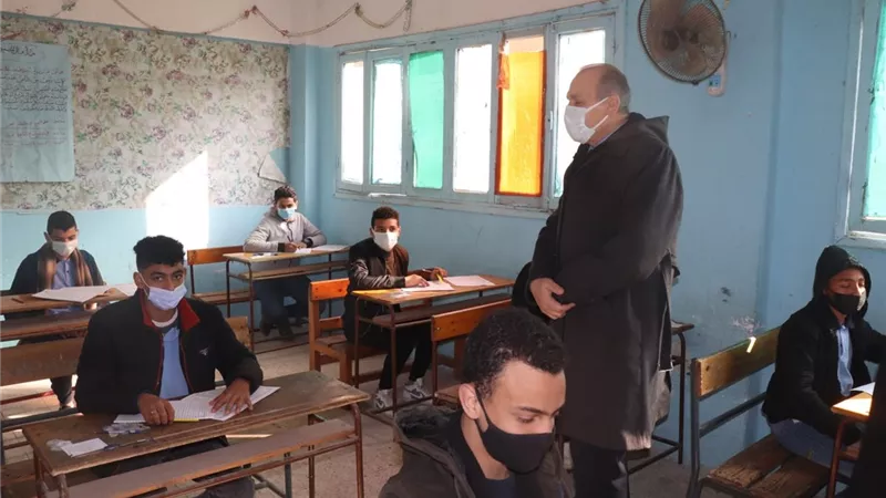 مدير تعليم القاهرة يتفقد لجان الاعدادية بالسيدة زينب