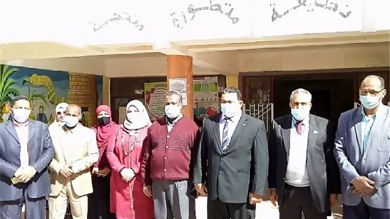 تعليم الوادى الجديد تجرى الإستعدادات لتشغيل ٥ مدارس بالطاقة الشمسية.. بالصور