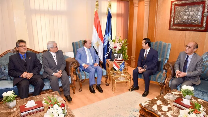 وفد من سفراء 