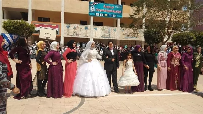 حفل زفاف فى مدرسة ثانوى يشعل السوشيال ميديا