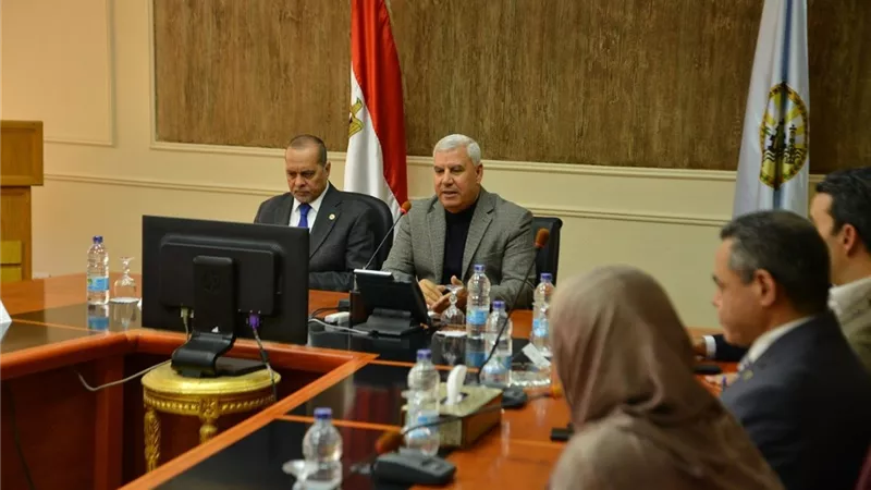 الغرابلى يلتقى اتحاد طلاب جامعة مطروح