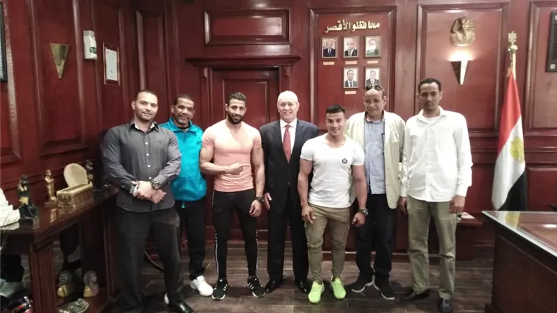 محافظ الأقصر يلتقى الأوائل فى كمال الأجسام