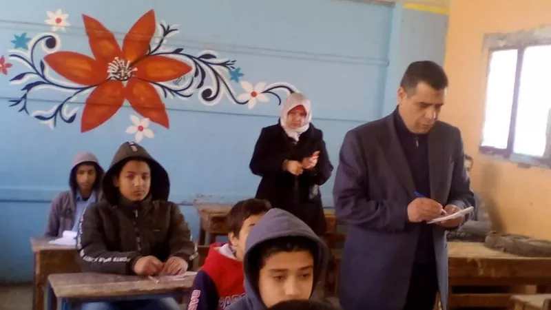 مدير تعليم الخانكة يشدد علي الاهتمام بسجلات التحضير والإنضباط والنظافة