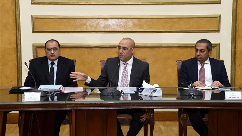 وزير الإسكان يعقد اجتماعه الثانى لمتابعة الموقف التنفيذى لسد 