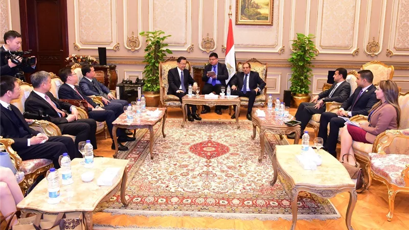 رئيس وفد الحزب الشيوعي الصيني يدعو خارجية 