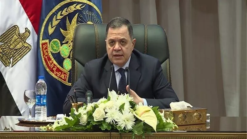 وزير الداخلية يهنئ الدكتور مصطفى مدبولى بمناسبة الإحتفال بذكرى الإسراء والمعراج