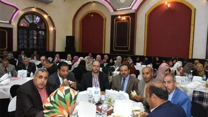 محافظ الشرقية يتناول الإفطار مع رؤساء الوحدات المحلية والعاملين بمركزي فاقوس و أبو كبير