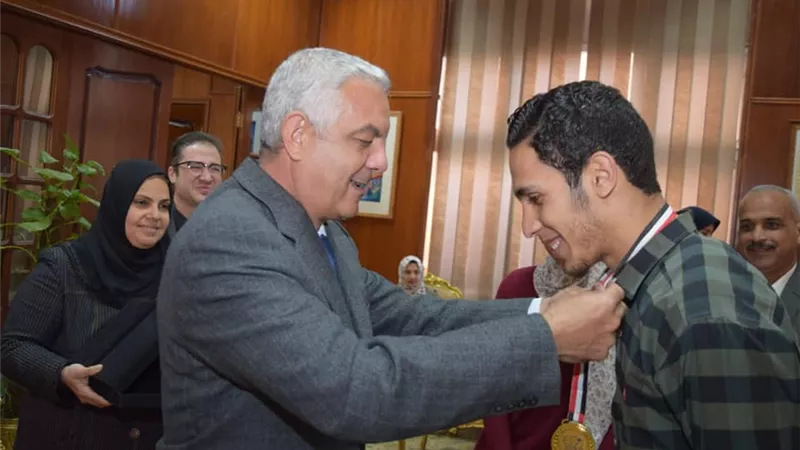 رئيس جامعة المنوفية يكرم المتميزين فى الملتقيات الطلابية .. بالصـــــور