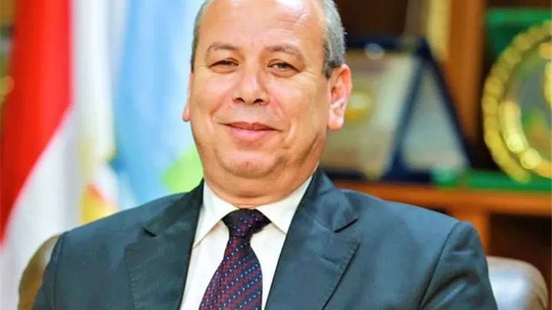 محافظ كفرالشيخ يتابع صرف الادوية لمبادرة 100 مليون صحة بمعهد الكبد
