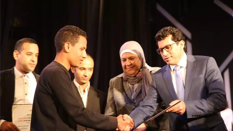 وزيرالرياضة يكرم الفائزين بالدورى الثقافي المعلوماتى لمراكز الشباب