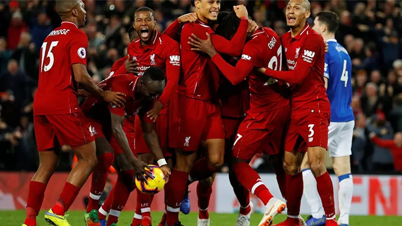 نجم ليفربول يتبرأ من والده.. لهذا السبب