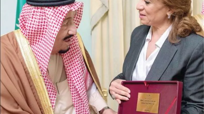 العاهل السعودى يتسلم المفتاح الذهبي لـ تونس