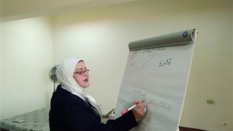 كشك تلقي محاضرة عن إعداد وصياغة المراسلات