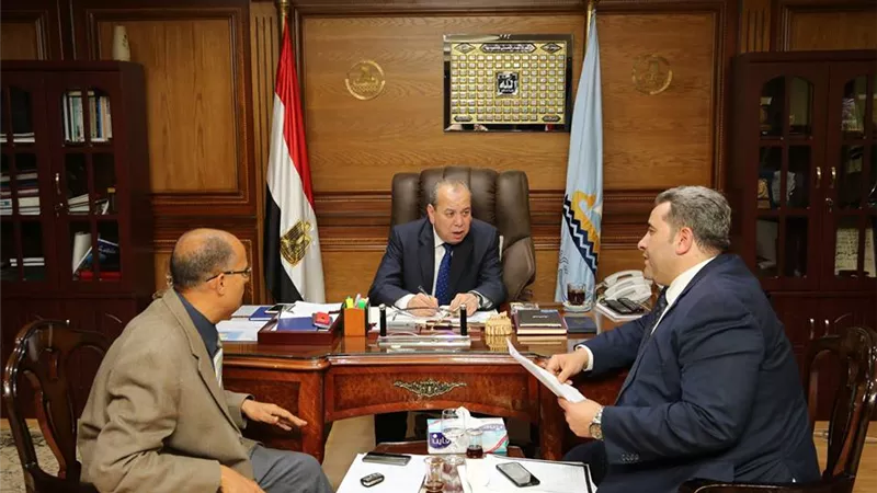 محافظ كفرالشيخ يبحث عدد من القضايا والموضوعات مع مستشارى هيئة قضايا الدولة