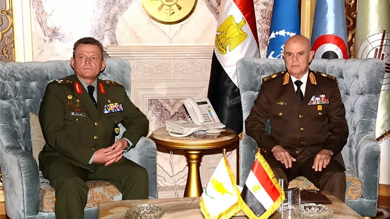 الفريق محمد فريد رئيس أركان حرب القوات المسلحة يلتقي قائد الحرس الوطنى القبرصى