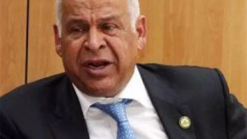 فرج عامر يشهر الكارت الأحمر لمهاجم سموحة