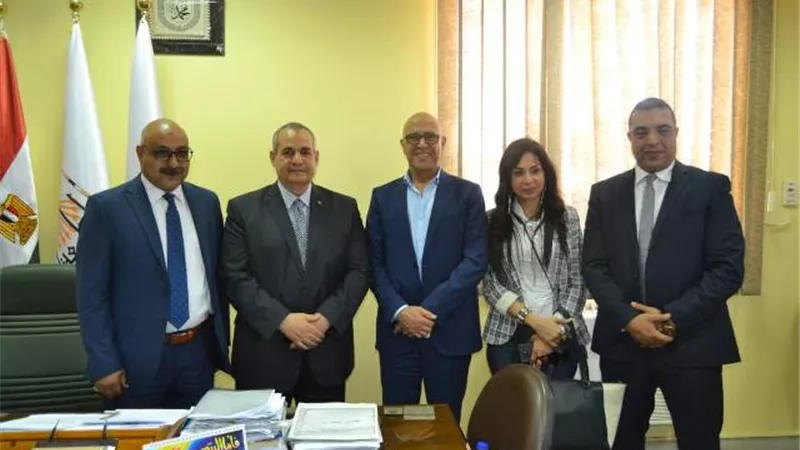 بالصور.. أشرف عبدالباقي يتبرع بإيرادات 
